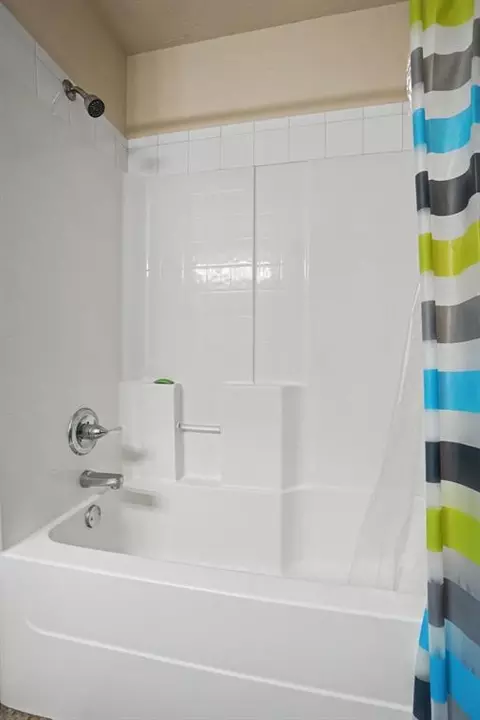 Bath - 3012 White Tail Dr, Altus, OK 73521 photo 5 of 5