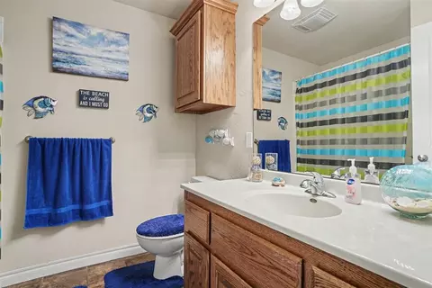 Bath - 3012 White Tail Dr, Altus, OK 73521 photo 4 of 5