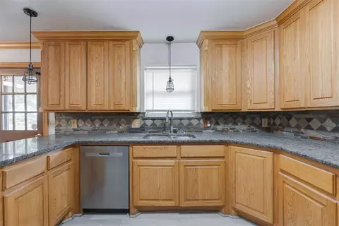 Kitchen - 1001 S Sara Rd, Tuttle, OK 73089 photo 2 of 3