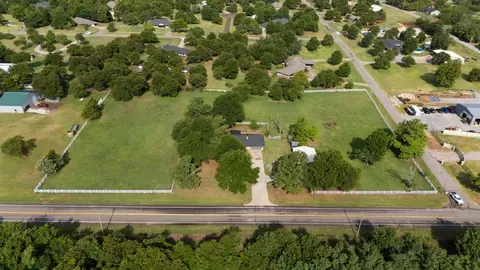 View/Area - 1001 S Sara Rd, Tuttle, OK 73089 photo 1 of 5
