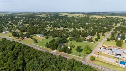 View/Area - 1001 S Sara Rd, Tuttle, OK 73089 photo 3 of 5
