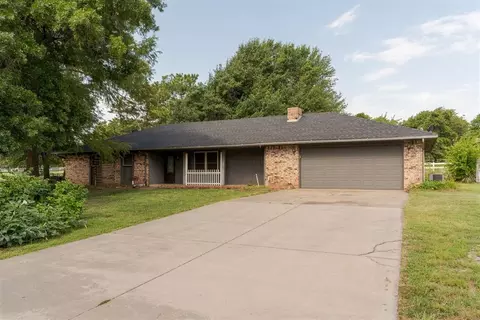 Exterior - 1001 S Sara Rd, Tuttle, OK 73089 photo 2 of 3
