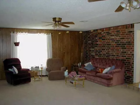 201 Yoachum, Harrah, OK 73045 photo 2