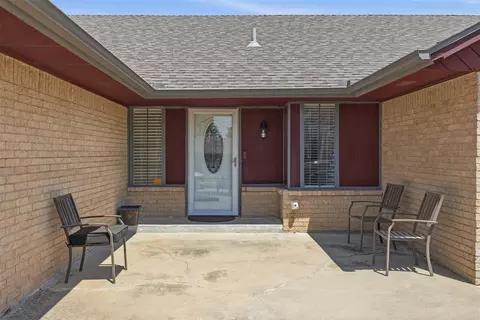 1412 Foxfire St, Oklahoma City, OK 73160 photo 3