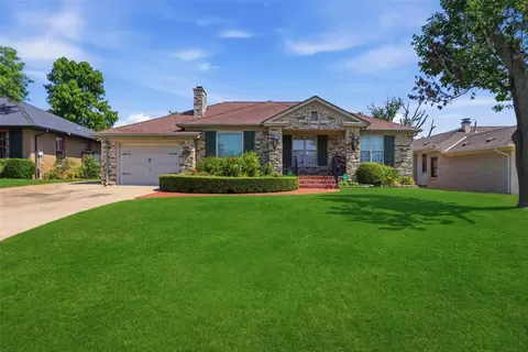 1205 Marlboro Ln, Nichols Hills, OK 73116