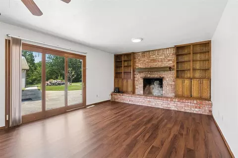 Living - 8010 E Maguire Rd, Noble, OK 73068 photo 5 of 7