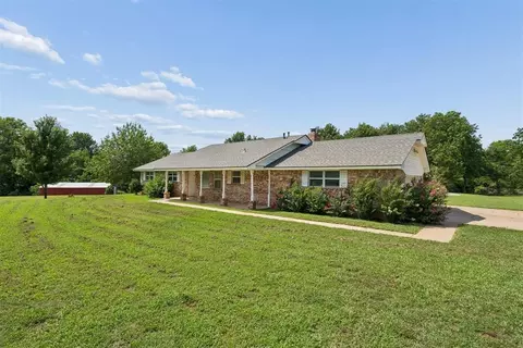 Exterior - 8010 E Maguire Rd, Noble, OK 73068 photo 1 of 7