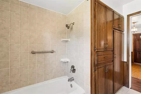 Bath - 8010 E Maguire Rd, Noble, OK 73068 photo 5 of 6