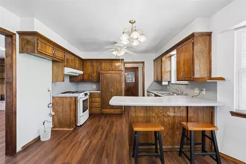 Kitchen - 8010 E Maguire Rd, Noble, OK 73068 photo 4 of 4