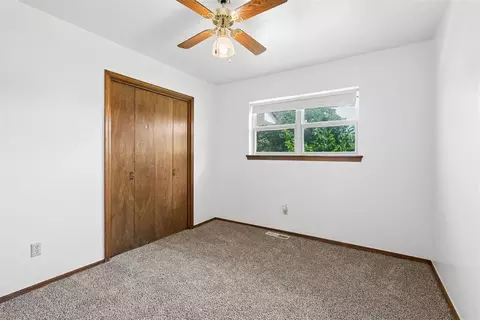 Bedroom - 8010 E Maguire Rd, Noble, OK 73068 photo 5 of 10