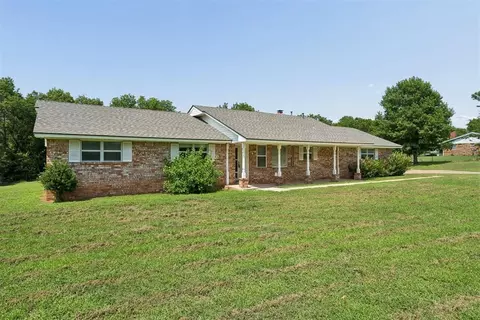 Exterior - 8010 E Maguire Rd, Noble, OK 73068 photo 4 of 7