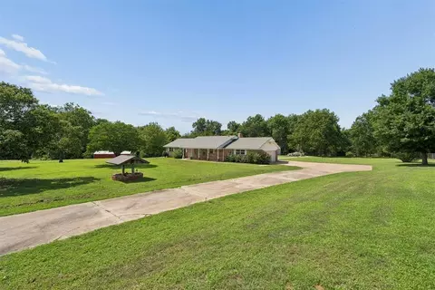 Exterior - 8010 E Maguire Rd, Noble, OK 73068 photo 2 of 7