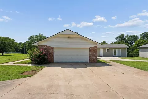 Exterior - 8010 E Maguire Rd, Noble, OK 73068 photo 6 of 7
