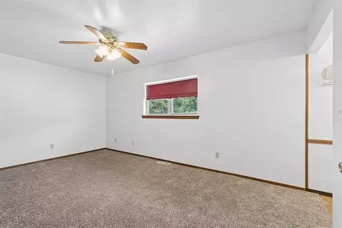 Bedroom - 8010 E Maguire Rd, Noble, OK 73068 photo 4 of 10