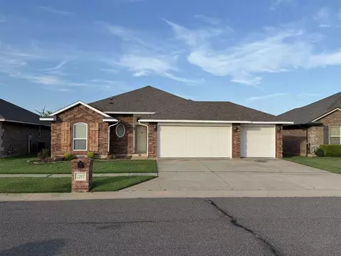 2261 Blue Jay Dr, Edmond, OK 73012