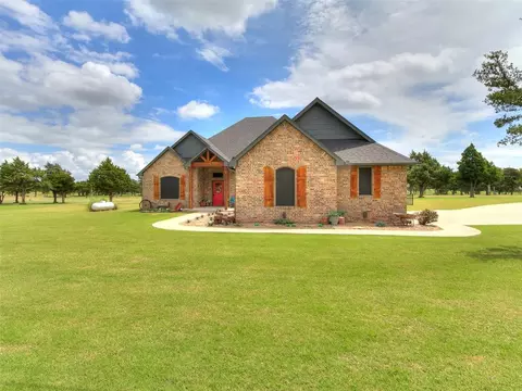 2040 S May Ave, Guthrie, OK 73044