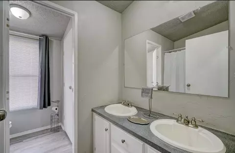 Bath - 13709 Chaparral Rd, Norman, OK 73026 photo 2 of 2