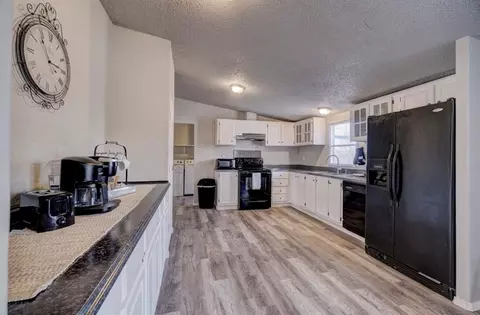 Kitchen - 13709 Chaparral Rd, Norman, OK 73026 photo 2 of 2