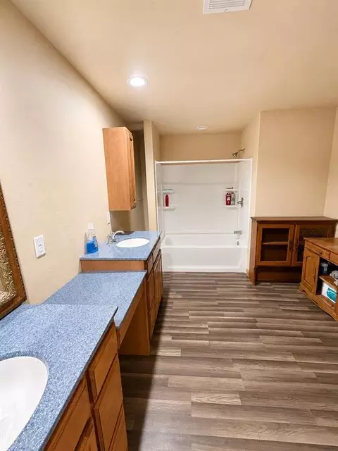 Bath - 351930 E 1030 Rd, Prague, OK 74864 photo 2 of 2