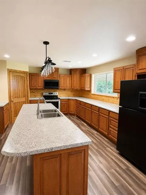 Kitchen - 351930 E 1030 Rd, Prague, OK 74864 photo 1 of 2