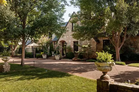 6638 Avondale Dr, Oklahoma City, OK 73116