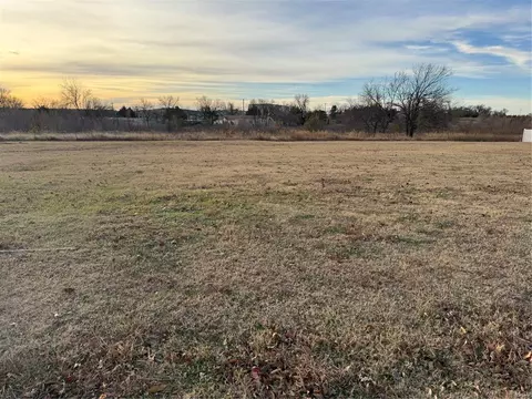1404 Coffey Dr, Perry, OK 73077 photo 1