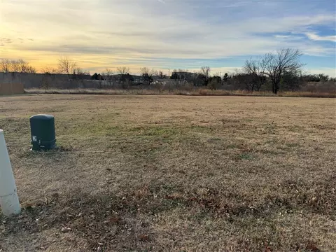 1404 Coffey Dr, Perry, OK 73077 photo 4