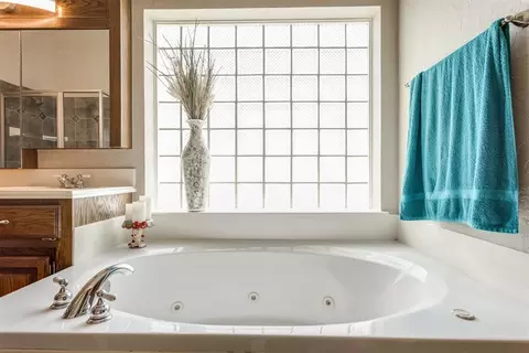 Bath - 7212 Jacob Pl, Tuttle, OK 73089 photo 4 of 6
