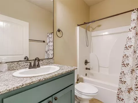 Bath - 20764 Frontier Pl, Harrah, OK 73045 photo 6 of 6