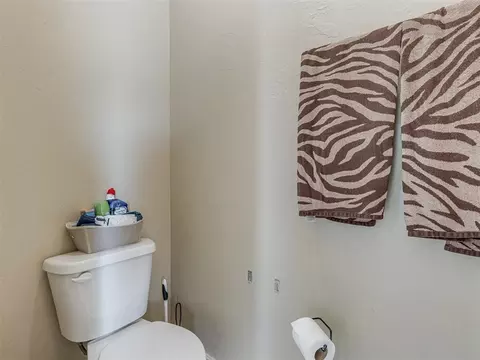 Bath - 20764 Frontier Pl, Harrah, OK 73045 photo 5 of 6
