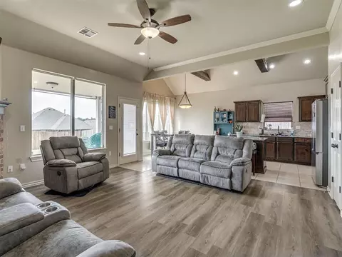 Living - 20764 Frontier Pl, Harrah, OK 73045 photo 2 of 4