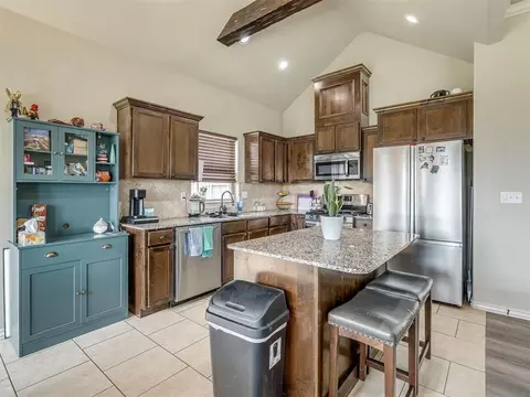 Kitchen - 20764 Frontier Pl, Harrah, OK 73045 photo 2 of 5