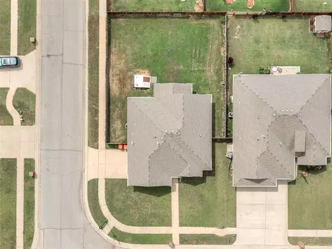 View/Area - 20764 Frontier Pl, Harrah, OK 73045 photo 2 of 7