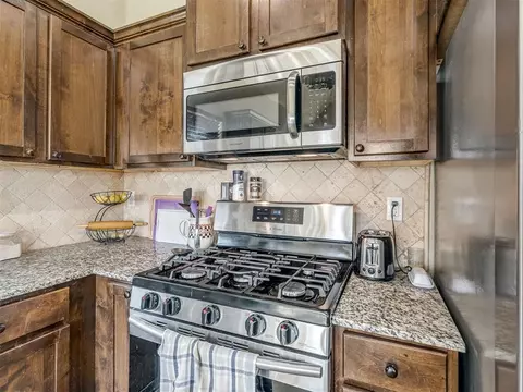 Kitchen - 20764 Frontier Pl, Harrah, OK 73045 photo 5 of 5