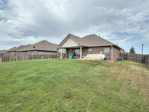 Exterior - 20764 Frontier Pl, Harrah, OK 73045 photo 4 of 6