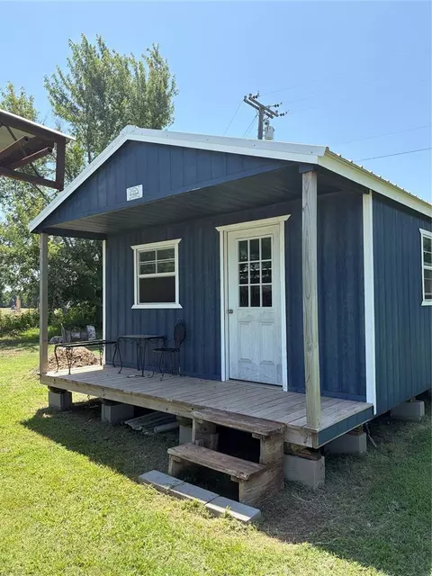 101 4th St, Maysville, OK 73057