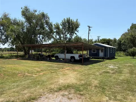 101 4th St, Maysville, OK 73057