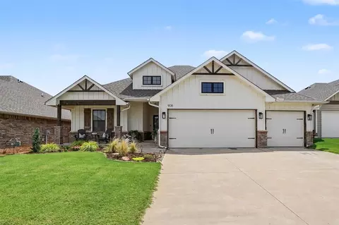 908 SE 30th St, Moore, OK 73160
