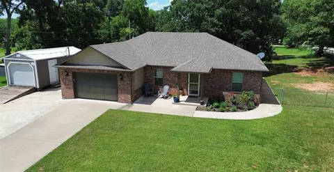 407 E Carlos Ave, Bristow, OK 74010