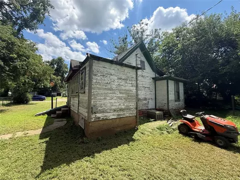 Exterior - 108 W Lee St, Coyle, OK 73027 photo 5 of 10