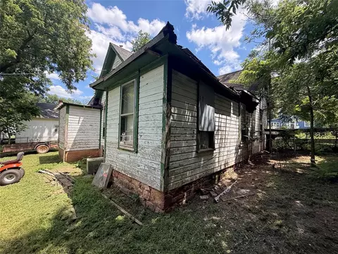Exterior - 108 W Lee St, Coyle, OK 73027 photo 4 of 10