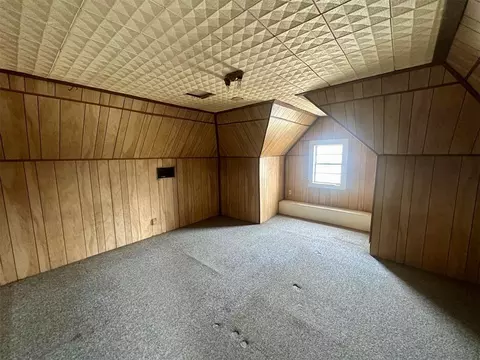 Bedroom - 323 W 3rd St, Watonga, OK 73772 photo 2 of 4