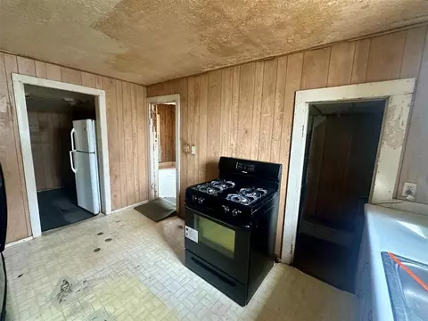 Kitchen - 323 W 3rd St, Watonga, OK 73772 photo 3 of 3