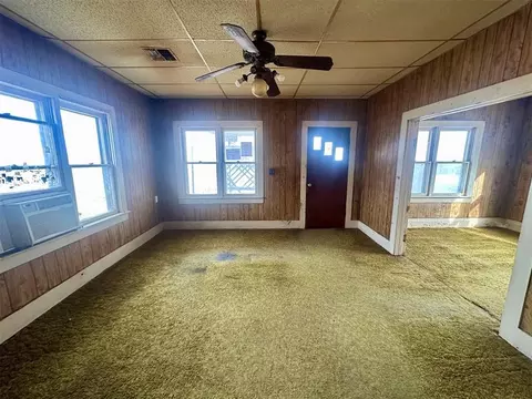 Living - 323 W 3rd St, Watonga, OK 73772 photo 2 of 6