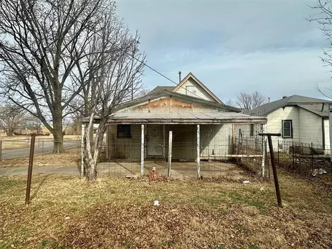Exterior - 323 W 3rd St, Watonga, OK 73772 photo 1 of 3