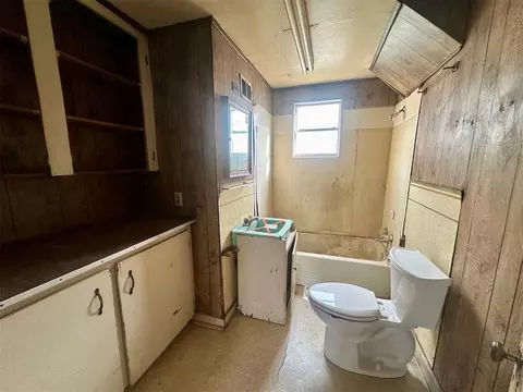 Bath - 323 W 3rd St, Watonga, OK 73772 photo 1 of 1