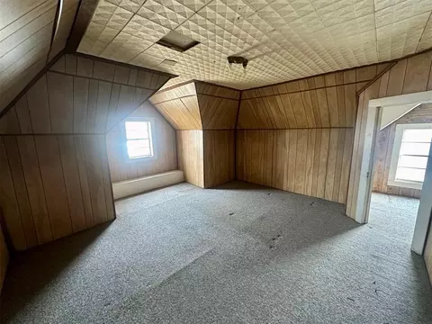 Bedroom - 323 W 3rd St, Watonga, OK 73772 photo 3 of 4