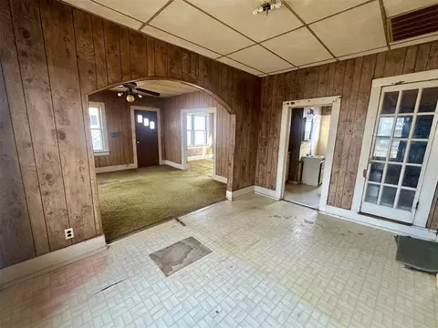 Living - 323 W 3rd St, Watonga, OK 73772 photo 5 of 6