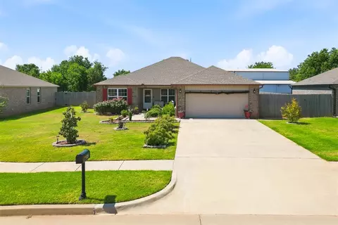 1728 W Antler Way, Mustang, OK 73064