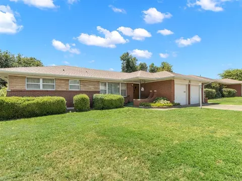 204 Country Club Ter, Midwest City, OK 73110